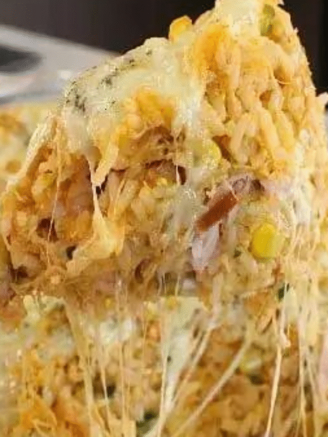 ARROZ DE FORNO COM FRANGO DESFIADO