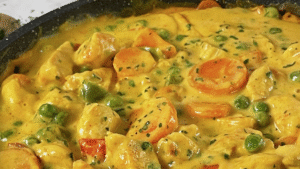 Leia mais sobre o artigo FRANGO CREMOSO COM LEGUMES NA PANELA