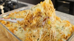 Leia mais sobre o artigo ARROZ DE FORNO COM FRANGO DESFIADO