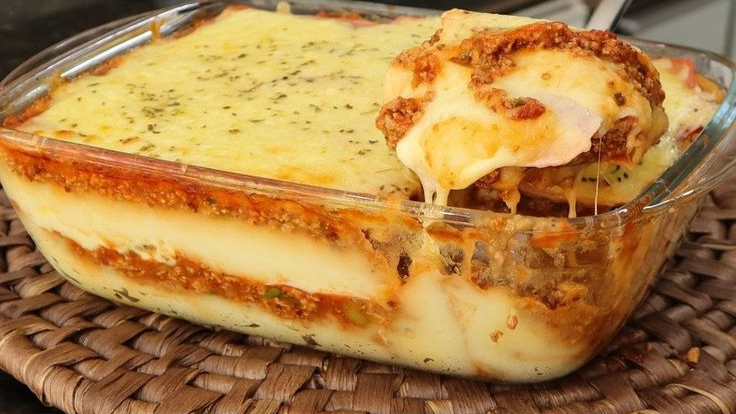 ESCONDIDINHO DE CARNE MOÍDA COM MACARRÃO GRATINADO