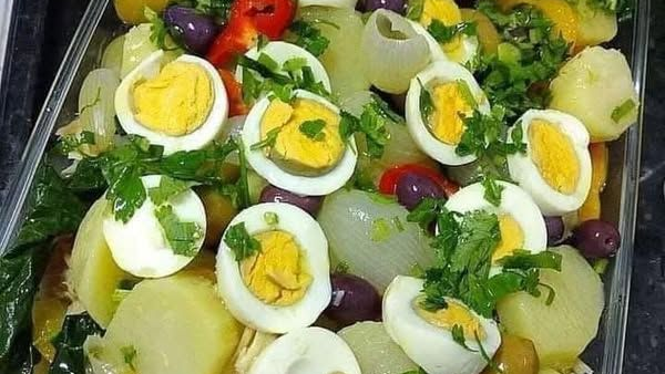 SALADA FÁCIL COM BACALHAU