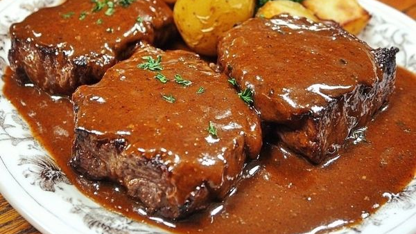 Filé ao falso molho madeira