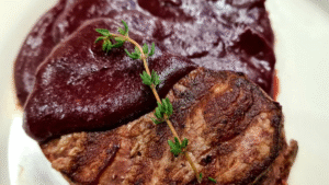 Leia mais sobre o artigo Medalhão de filé mignon com molho de vinho