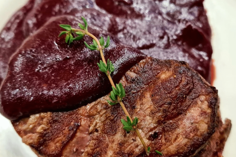 Medalhão de filé mignon com molho de vinho