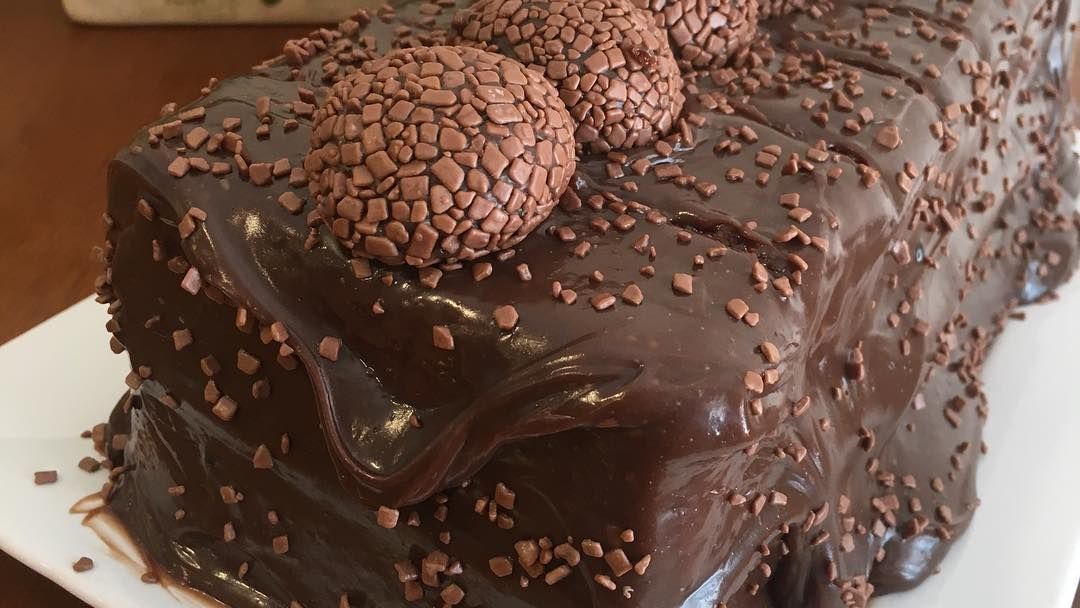 Bolo de Brigadeiro com Casquinha Crocante