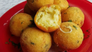 Leia mais sobre o artigo Bolinho de Batata-Doce Recheado com Queijo