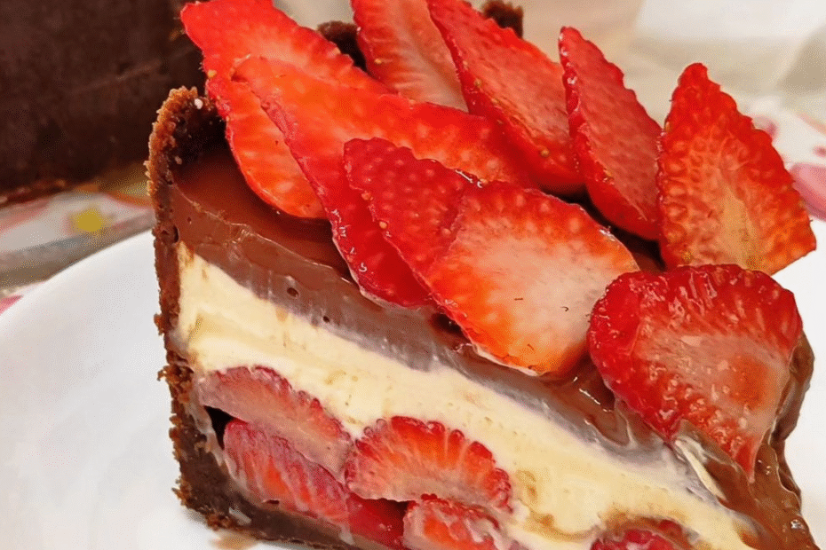 Torta Cremosa de Chocolate com Morangos