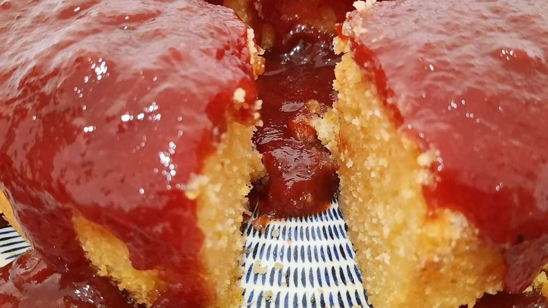 Bolo de Milho com Goiabada e Queijo