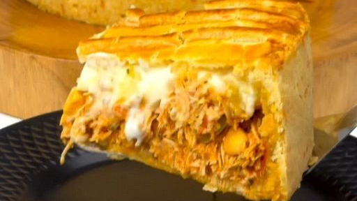 Empadão de Frango com Requeijão