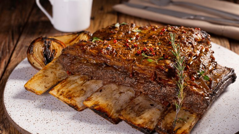COSTELA BOVINA AO VINHO TINTO