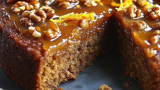 Bolo de Nozes e Caramelo com Raspas de Laranja