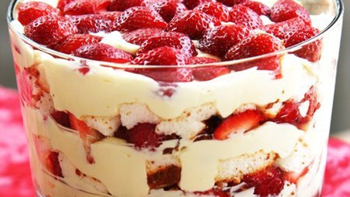 Pavê de cream cheese e morangos