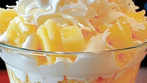 Leia mais sobre o artigo Taça tropical de abacaxi com coco