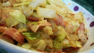 Leia mais sobre o artigo Repolho Frito com Batata e Bacon