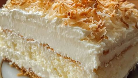 BOLO DE LEITE EM PÓ COM COCO E DOCE DE LEITE