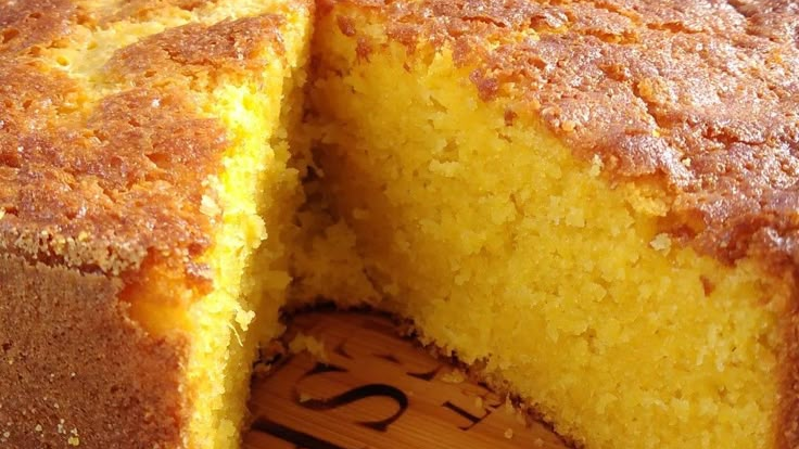 BOLO DE FLOCÃO DE MILHO SAUDÁVEL E FÁCIL PARA O CAFÉ DA MANHÃ