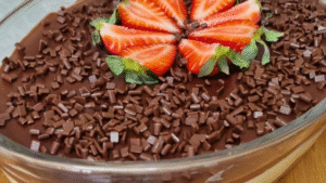 Leia mais sobre o artigo Torta de Bombom de Morango