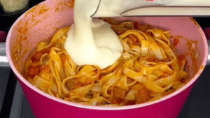 Leia mais sobre o artigo Macarrão Cremoso com Calabresa e Creme de Batata