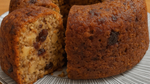 Leia mais sobre o artigo Bolo de Banana com Uva-Passa