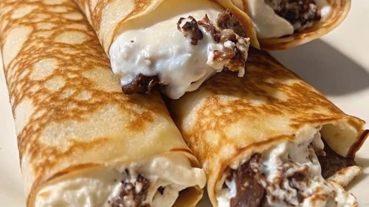 Panqueca Doce Recheada com Creme e Chocolate