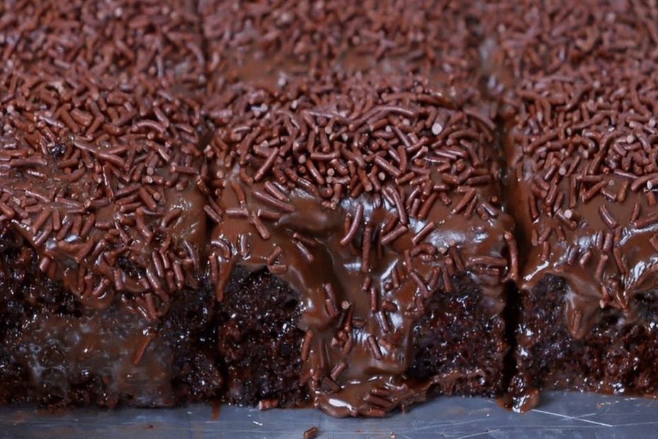 O ChatGPT disse: Bolo Recheado de Chocolate com Massa Molhadinha