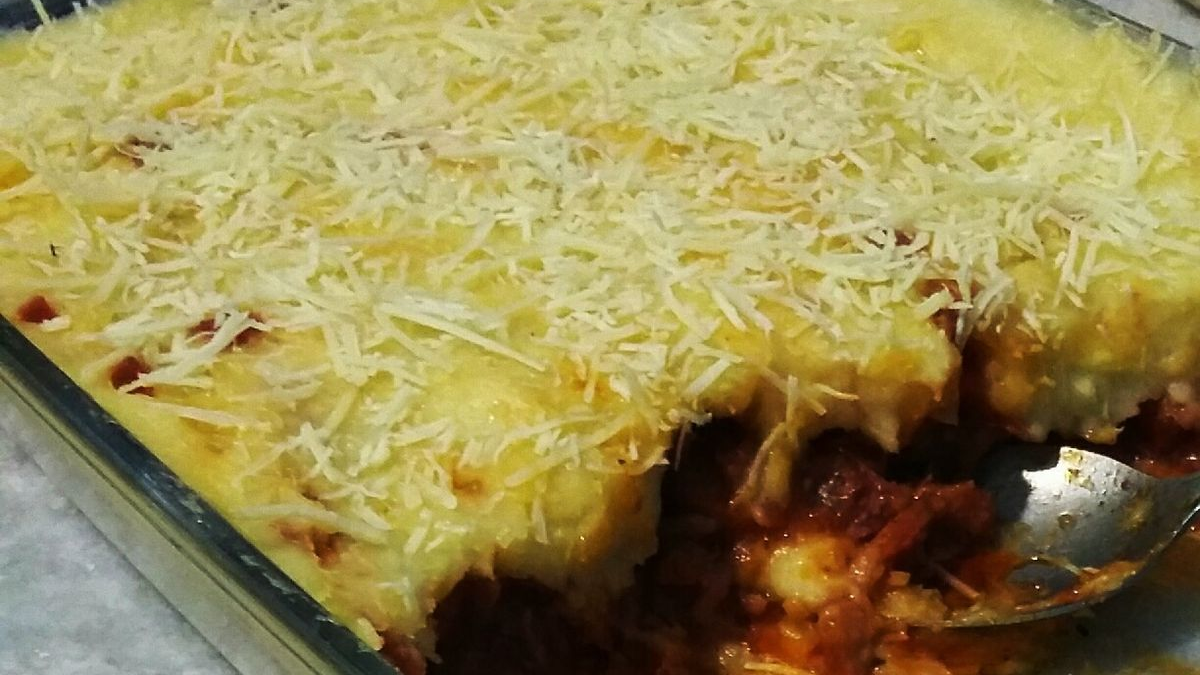 Escondidinho de linguiça