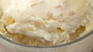 Leia mais sobre o artigo Sobremesa de abacaxi sem gelatina, super cremosa e perfeita para o Natal