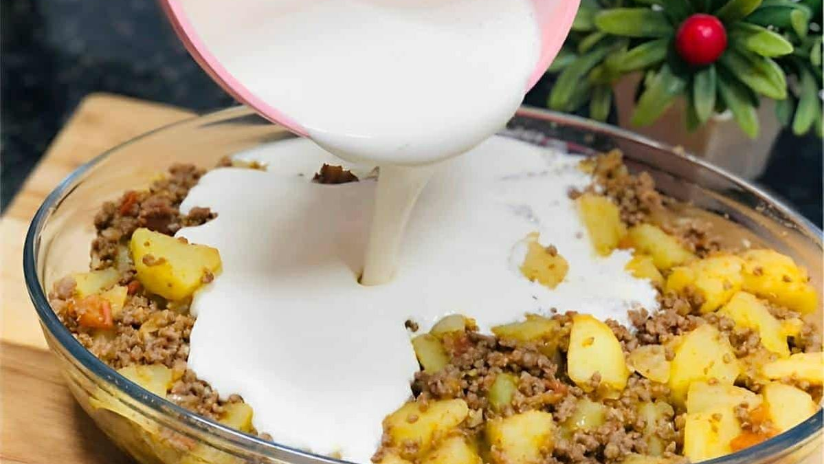 Batata com carne moída gratinada no forno