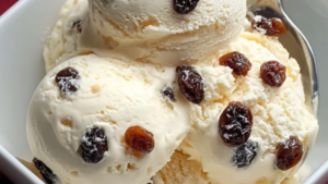 Leia mais sobre o artigo Sorvete de Creme com Uvas-Passas