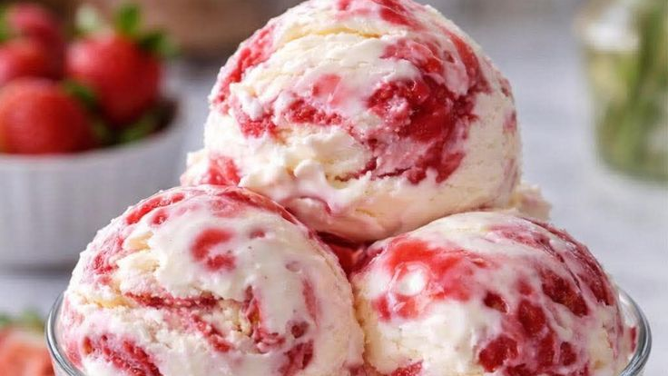 Leia mais sobre o artigo Sorvete Cremoso de Morango Fácil