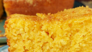 Leia mais sobre o artigo Bolo de Flocão de Milho Fofinho e Bem Caseiro
