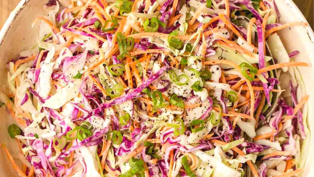 Leia mais sobre o artigo Salada de Repolho Cremosa e Refrescante para o Dia a Dia